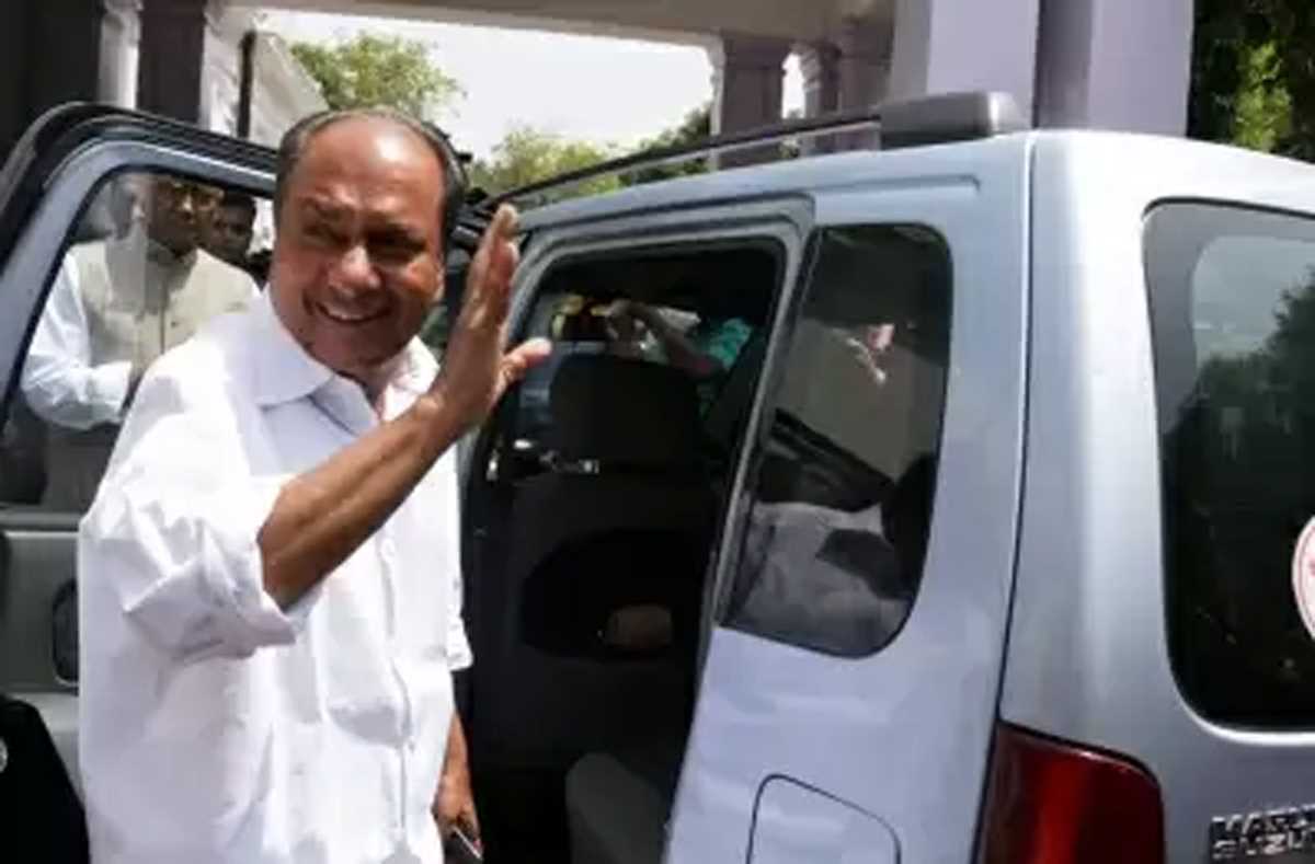 गांधी परिवार के करीबी ए के एंटनी की सोनिया गांधी के साथ बैठक खत्म, कोषाध्यक्ष बंसल से कर रहे मुलाकात